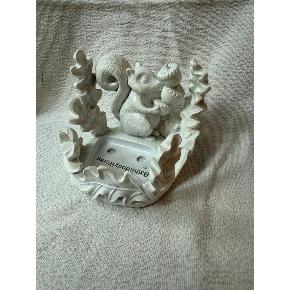 Bath & Body Works Squirrel Holding Acorn Cup Soap Holder White Bathroom 2022